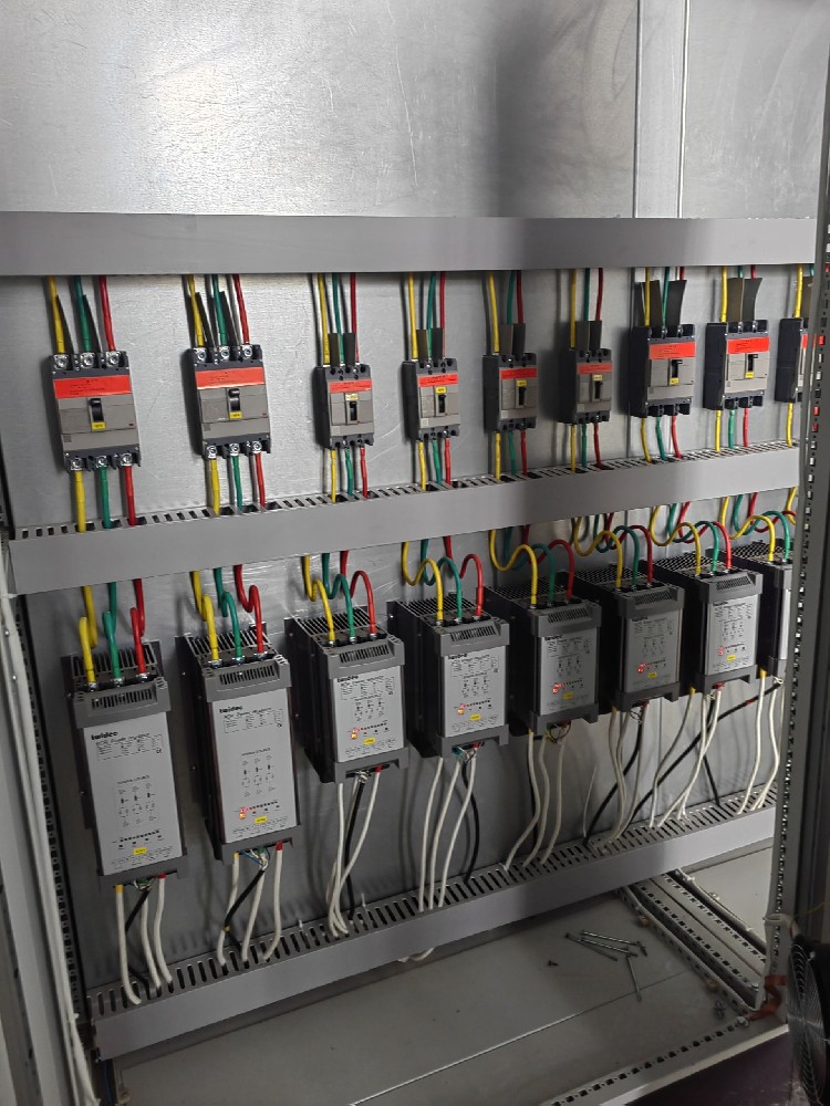 电力调解器负载电压加不上去是什么缘故原由？？？？