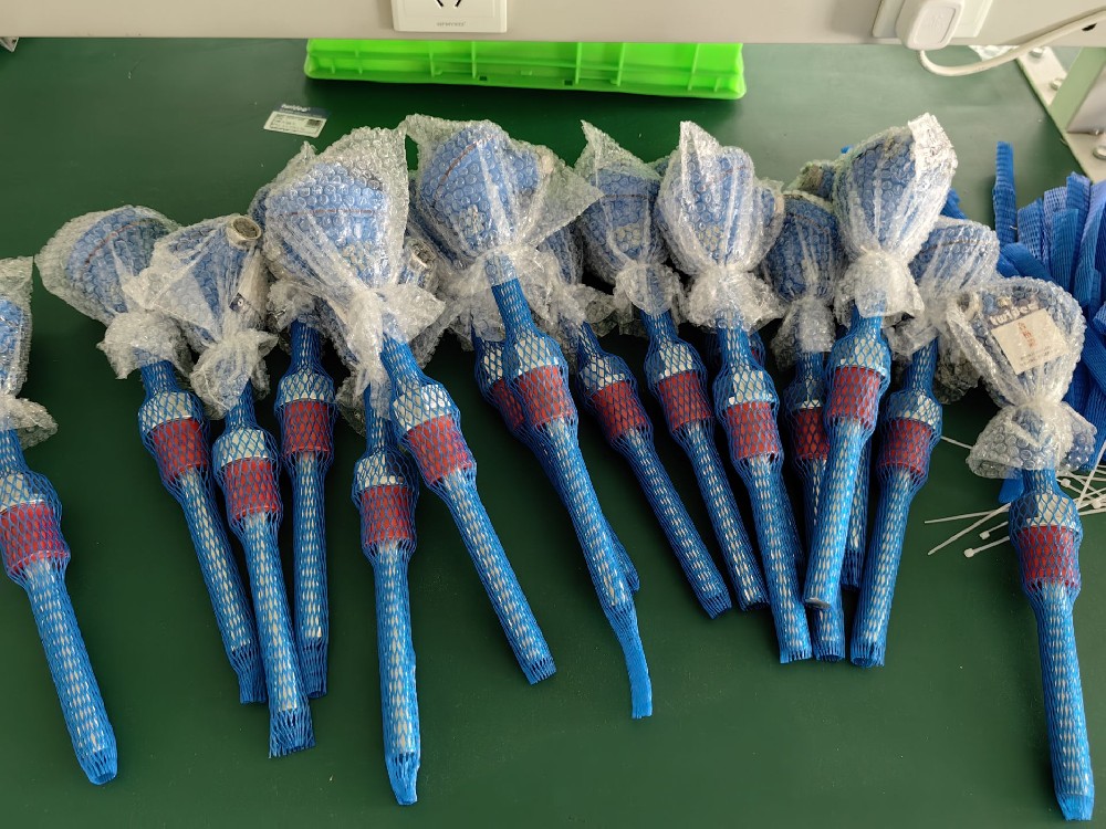 在工业自动化中，，，，，热电阻是怎样与控制系统集成的，，，，，以实现温度控制和监测？？？