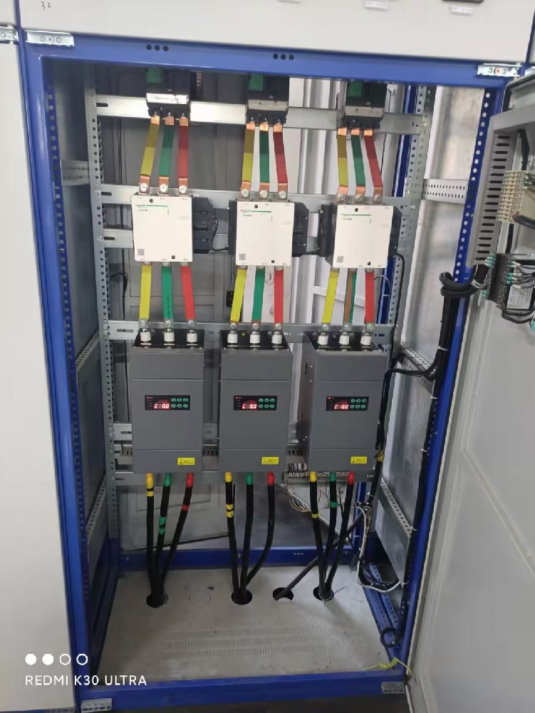 从投资回报率的角度看，，，使用电力调解器能为工厂带来哪些经济效益（如节能、提高产品质量等）？？