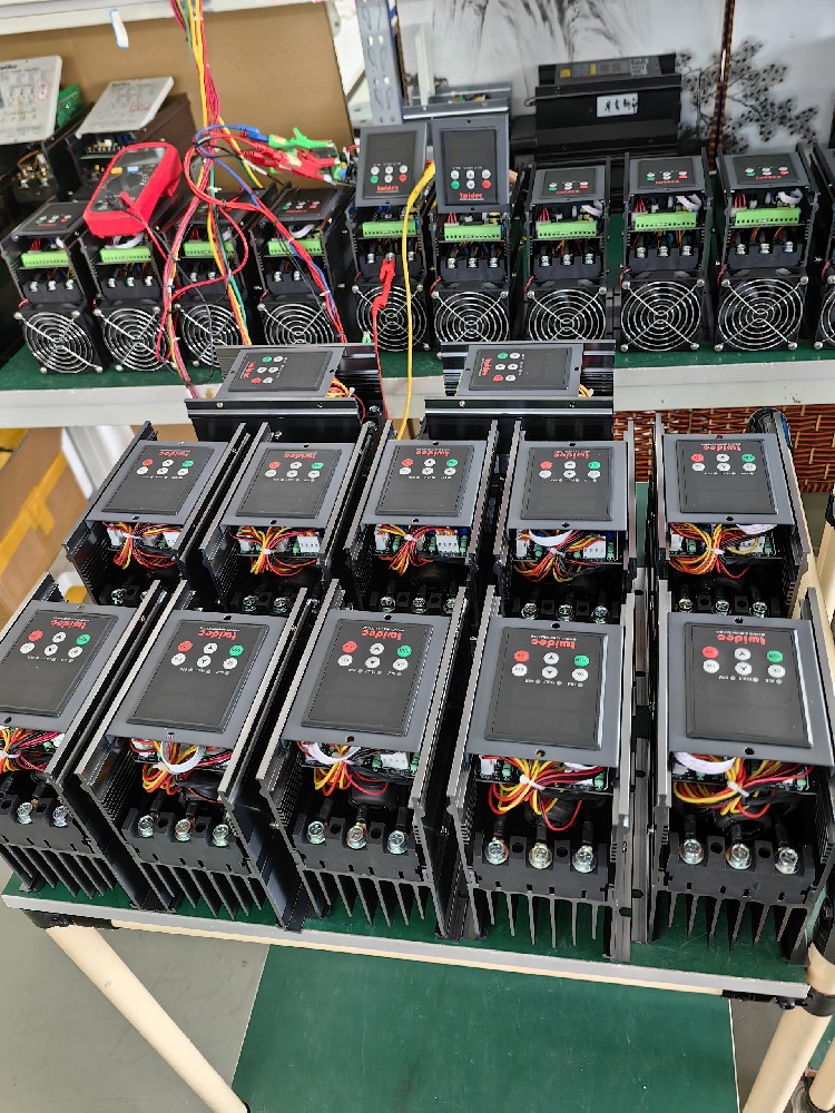 关于小功率且对精度要求极高的实验装备，，，应怎样精准选型电力调解器？？