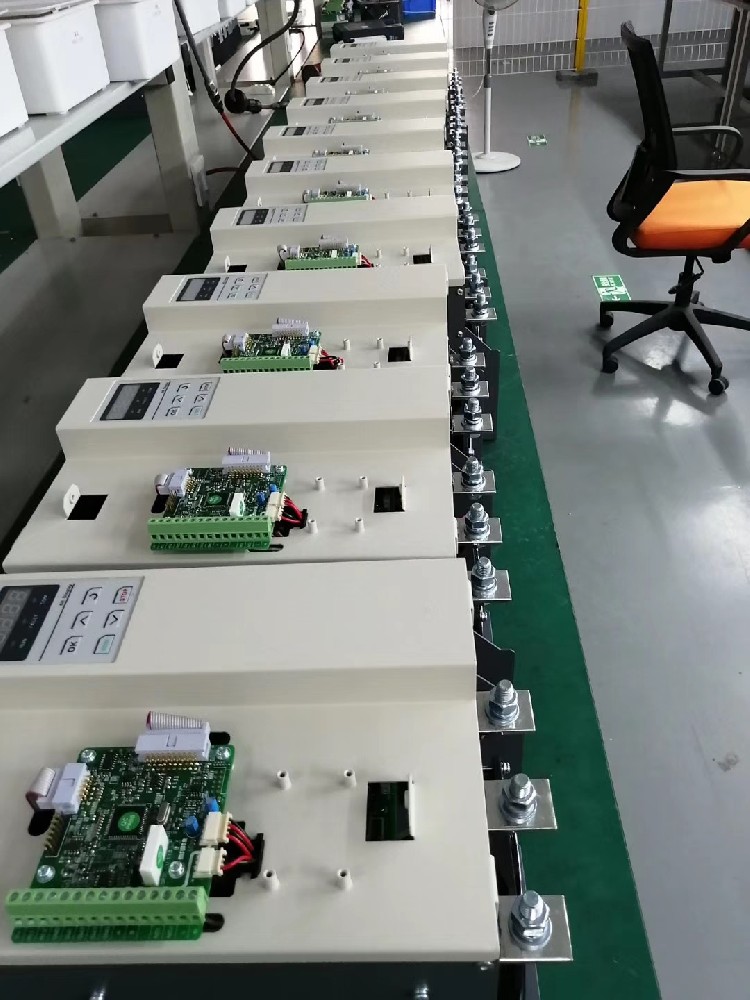 电力调解器与变频器在某些应用场景下功效有重叠，，，怎样决议使用哪一个？？？？