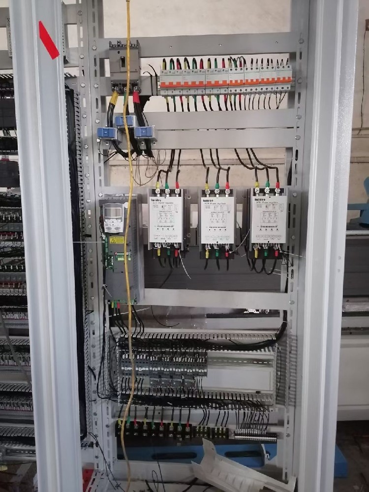 夏日高温高湿情形下，，，电力调解器运行不稳固，，，经常泛起死机征象，，，该怎样应对？？？？？