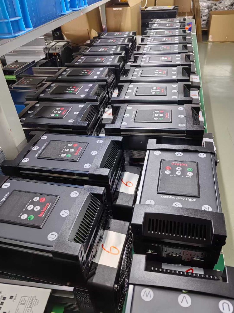 实验将电力调解器与新的负载装备毗连，，，却无法正常事情，，，该从哪些方面排查兼容性问题？？？？？